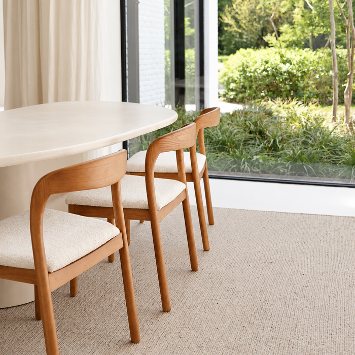 Eetkamerstoel Chale licht walnoot ivory bouclé