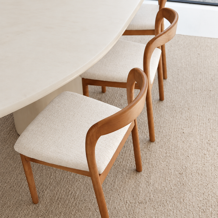 Eetkamerstoel Chale licht walnoot ivory bouclé