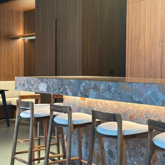 Taburete Charmes - Nogal oscuro - Asiento de tela - Tejido moteado Sandstone - Altura del asiento 65 cm