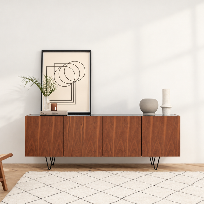 Dressoir Pisa walnoot zwart marmer 200 cm – warme belichting en zachte raamschaduw