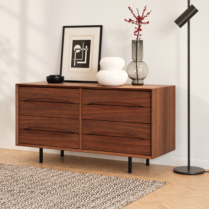 Vintage dressoir Blend walnoot 120 cm – warme belichting en zachte raamschaduw