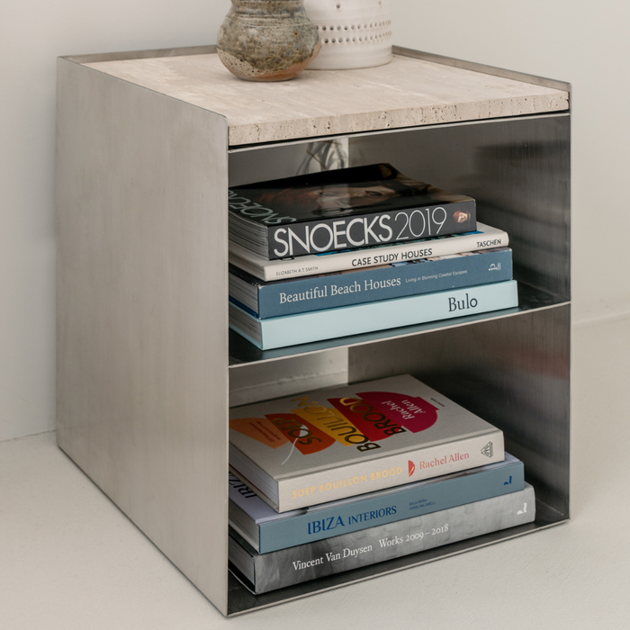 Table basse Sofia – Travertin blanc et chrome : une combinaison parfaite